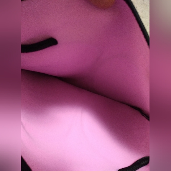 Triangl Holiday Pink Sports Bag - Picture 4 of 4